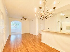 Building Photo - 1103 Myrtlewood Cir E