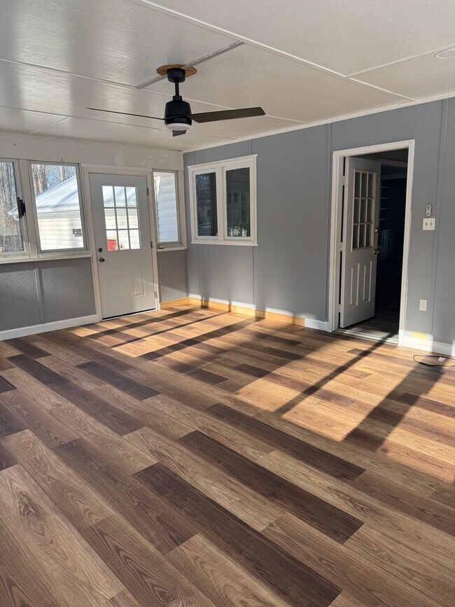 Foto del edificio - 8208 Sleepy Hollow Dr