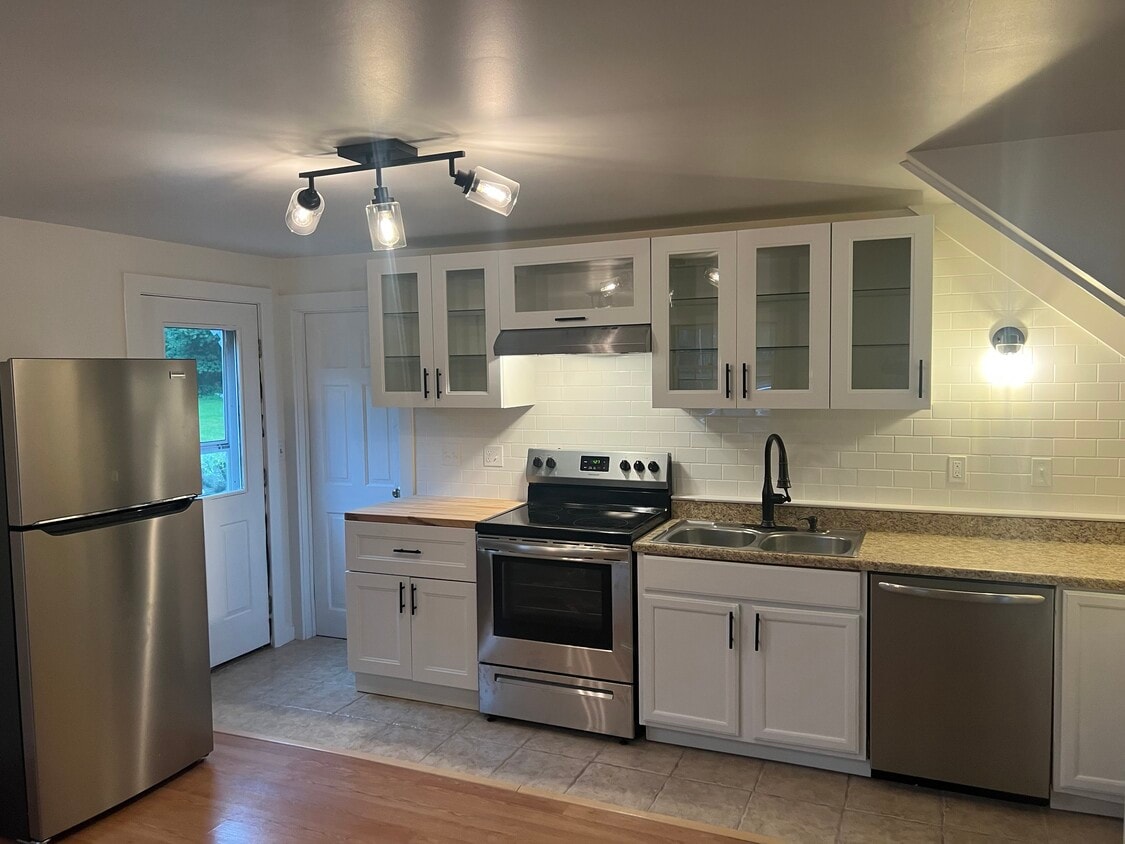 Photo - 334 Brook St (Groton, CT)