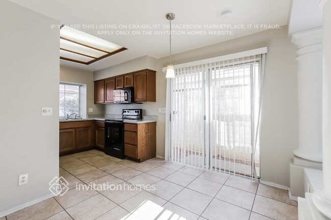 Building Photo - 7037 N 28th Dr