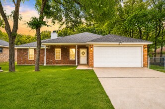 Building Photo - 138 Lake Forest Dr