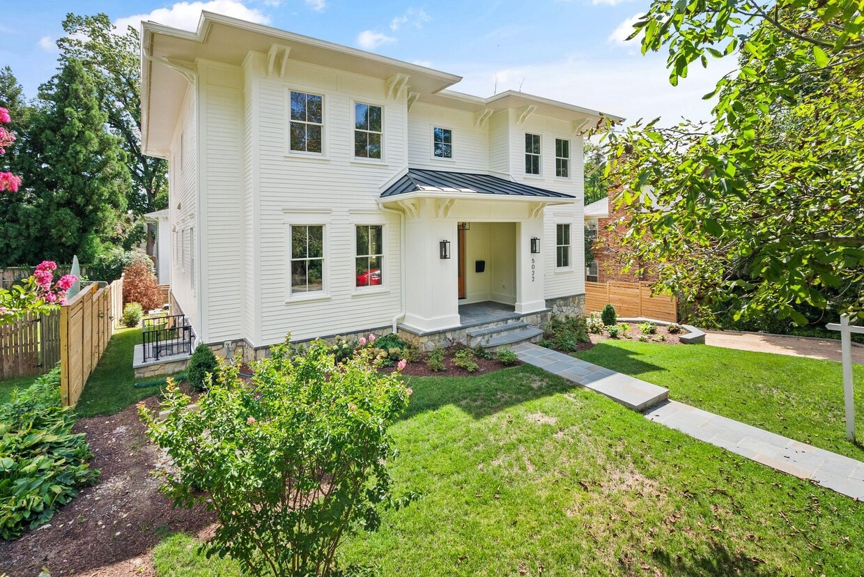 Primary Photo - 5022 Cathedral Ave NW