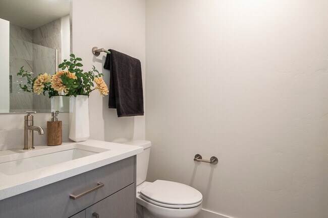 Foto del edificio - 516 Violets Cove Ln