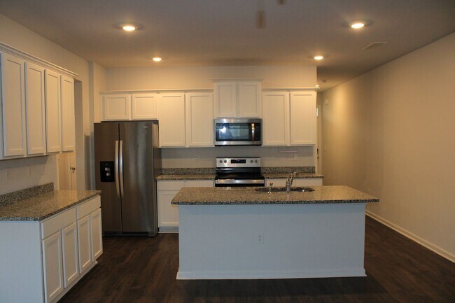 Foto del edificio - 3 Bedroom 2 .5 Bath Townhome Hephzibah!