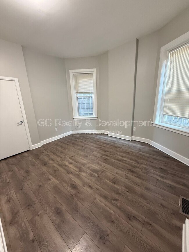 Foto del edificio - 6401 S Eberhart Ave