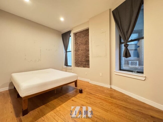 Building Photo - 3 bedroom in Brooklyn NY 11205