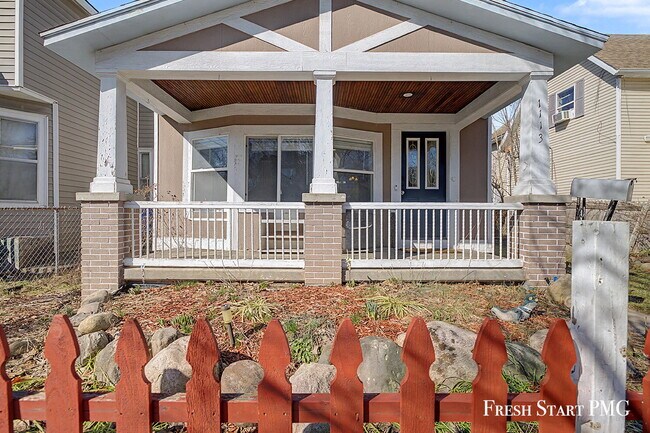 Foto del edificio - Spacious 5-Bed Home with 2.5 Baths