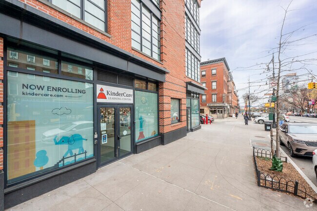 Foto del edificio - 325 Henry St