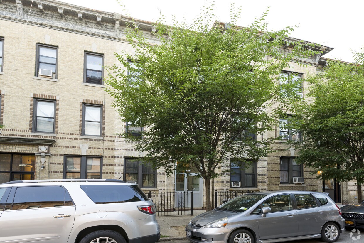 Primary Photo - 1647 Putnam Ave