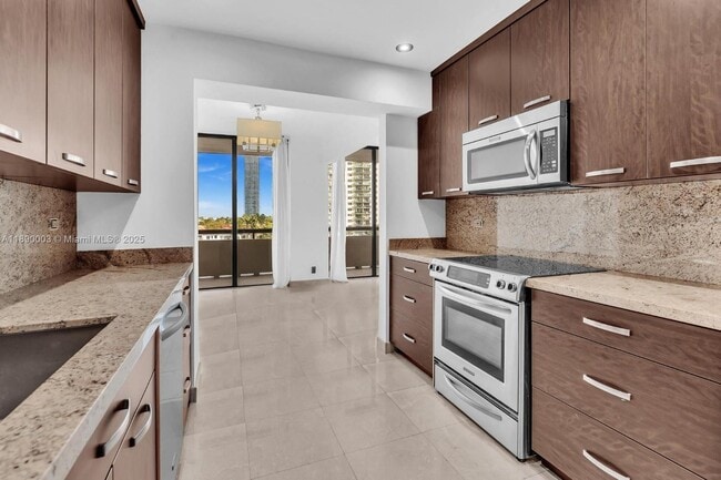 Foto del edificio - 19355 Turnberry Way