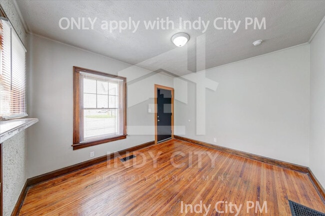 Foto del edificio - 953 N Linwood Ave