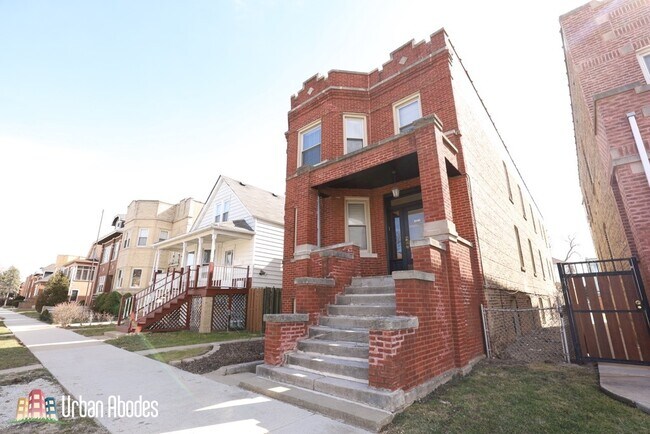 Building Photo - 5141 W Roscoe St