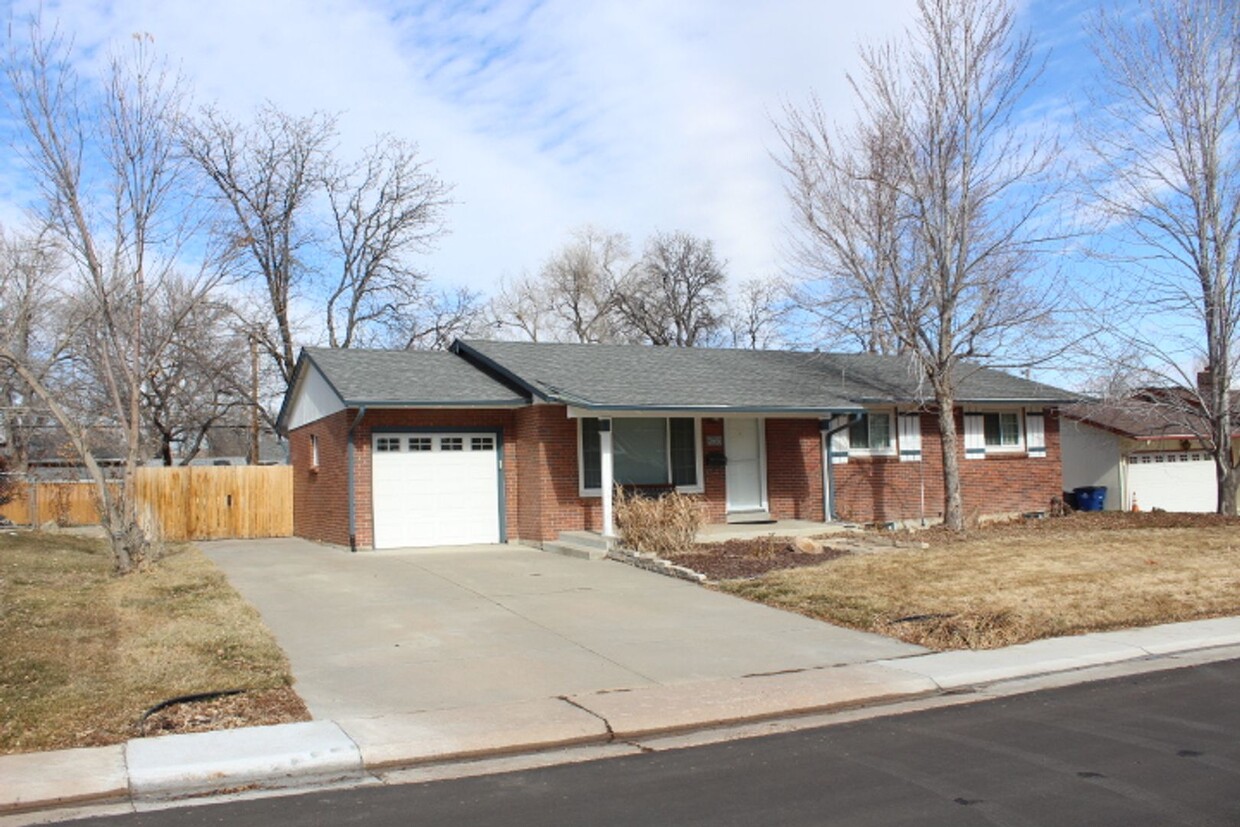 Primary Photo - Charming 3 BR/3 Ba home located in Littleton!