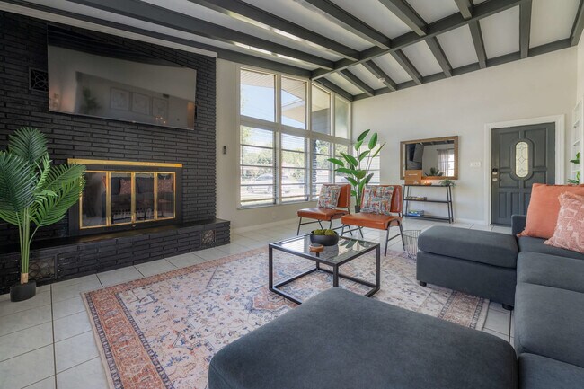 Foto del edificio - 4301 N Albany Ave