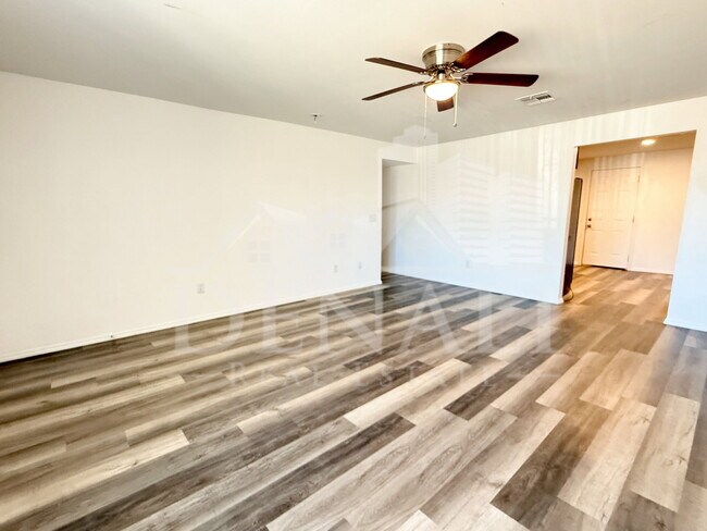 Foto del edificio - 2027 N 66th Dr