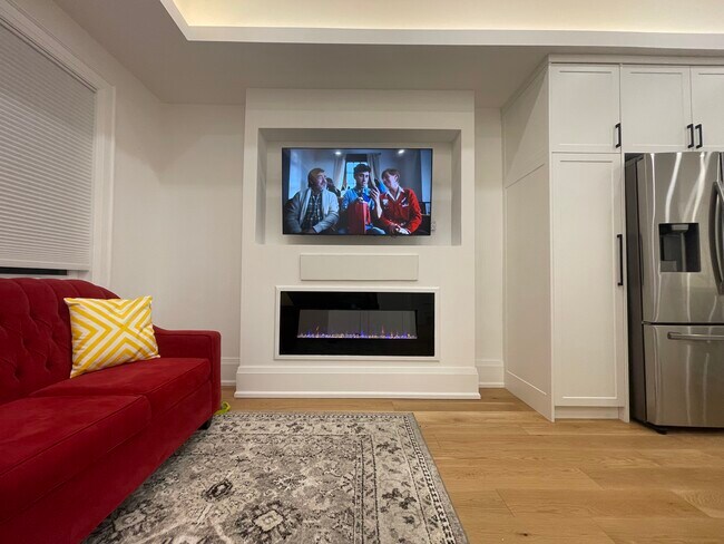 Building Photo - 30 Stock Av