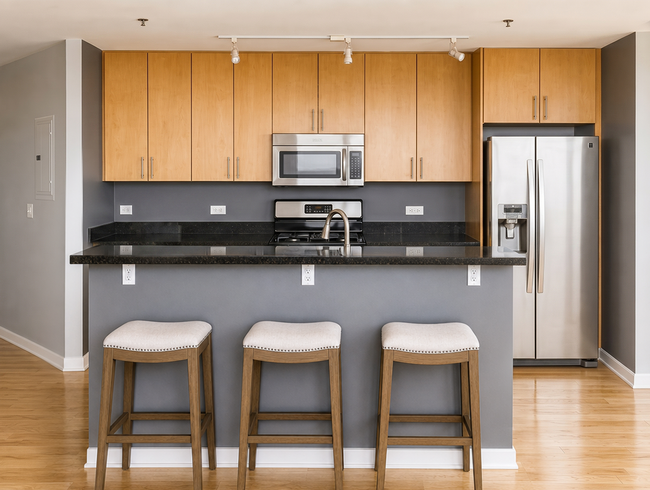 Building Photo - 21st Floor Corner Unit | Downtown Luxury Living w/ Balcony, Parking & Amenities