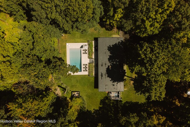 Foto del edificio - 191 Ridge Rd