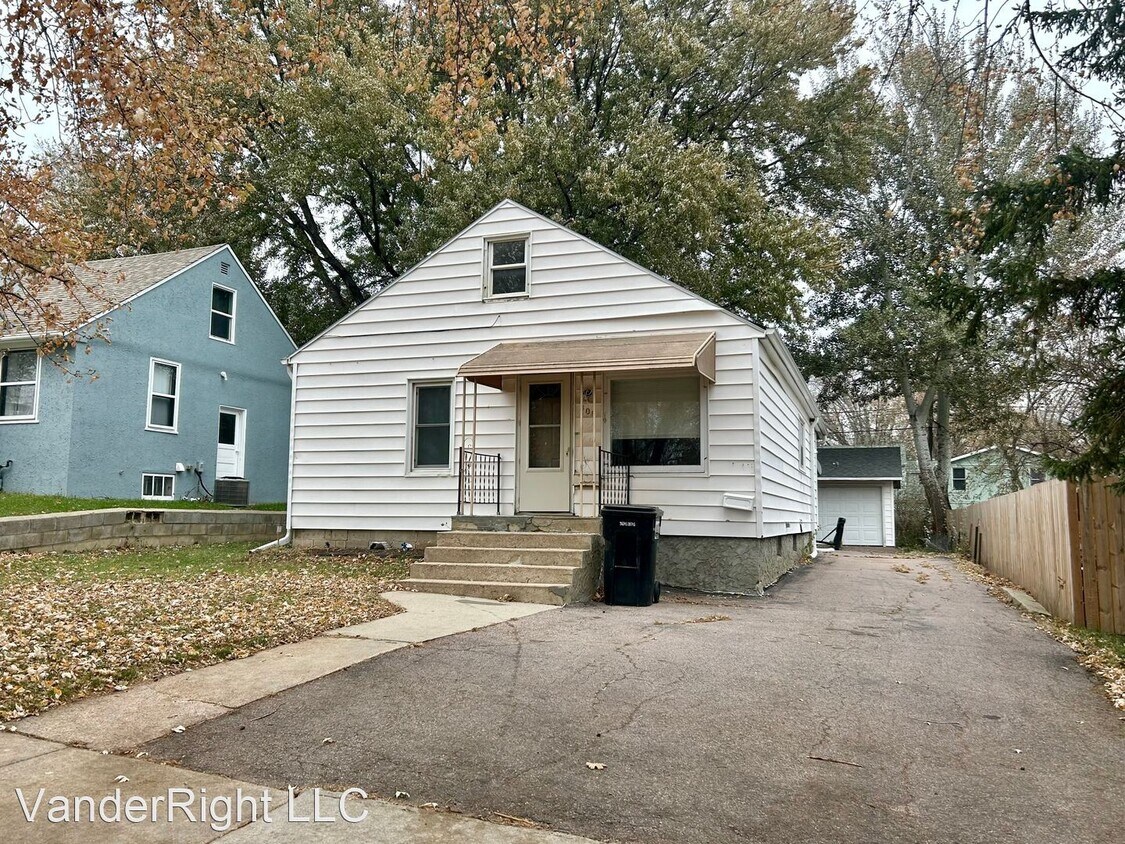3 br, 1 bath House 406 S Highland Ave Alquileres en Sioux Falls, SD