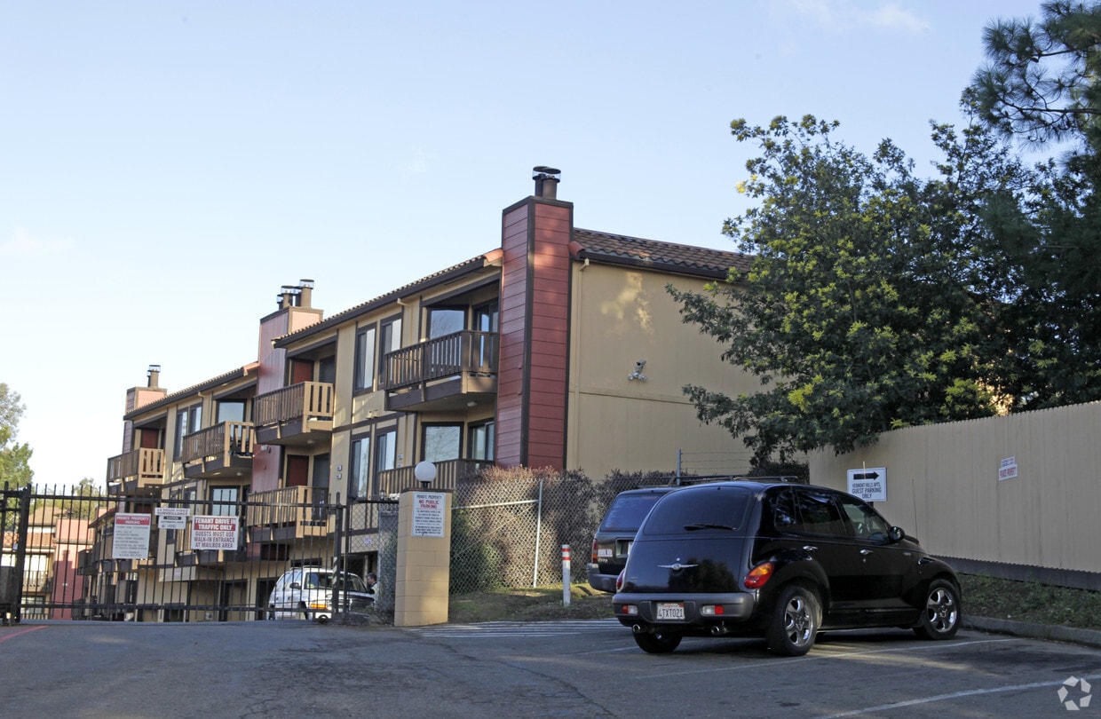 Building Photo - Vermont Hills Apartments