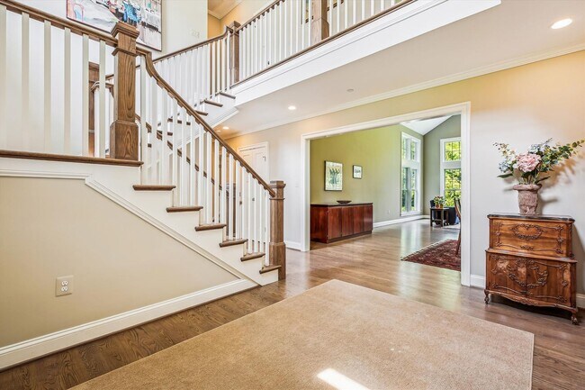 Building Photo - Magnificent 6 Bedroom, 5 Bathroom Luxmanor...