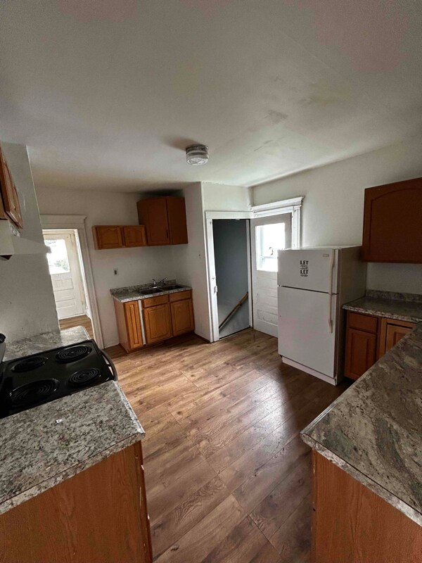 92 Farview St Unit 3, Carbondale, PA 18407 Room for Rent in