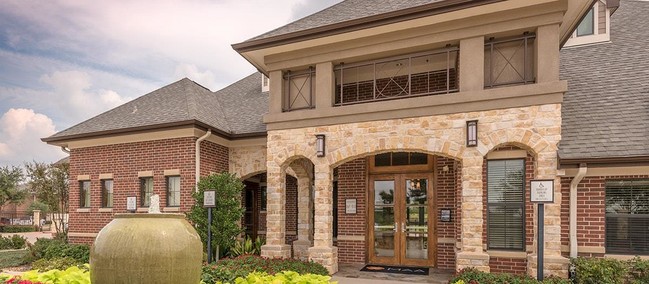 Leasing Office Entrance - MAA Lowes Farm