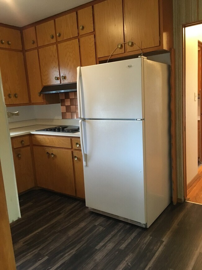 Building Photo - 3 Bedroom, 1 Bath Single Family Home locat...