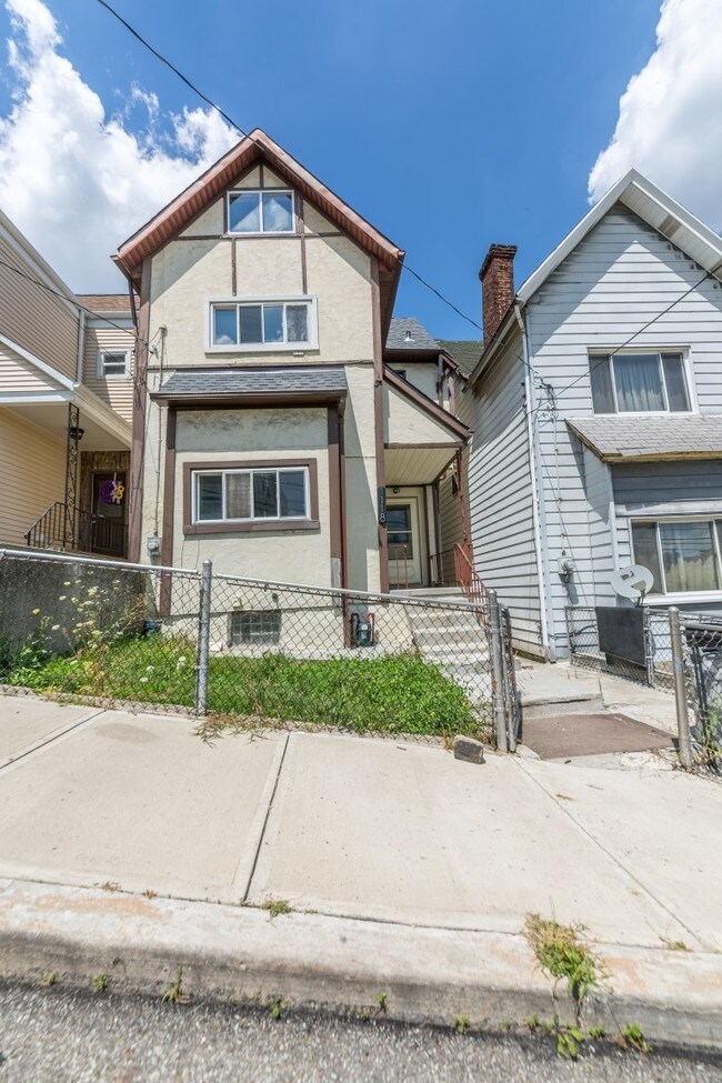 1118 E Warrington Ave, Pittsburgh, PA 15210 House for Rent in Pittsburgh, PA