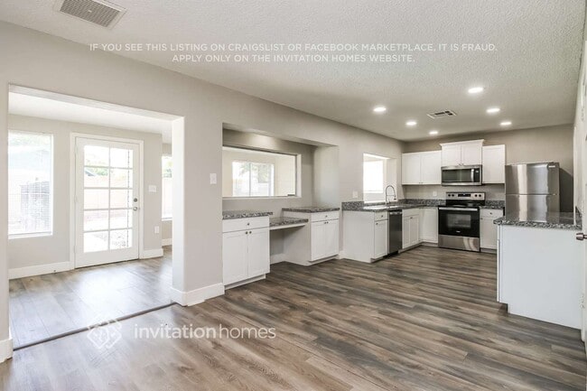 Building Photo - 11219 N 41st Ave