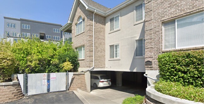 Building Photo - 4980 N University Ave