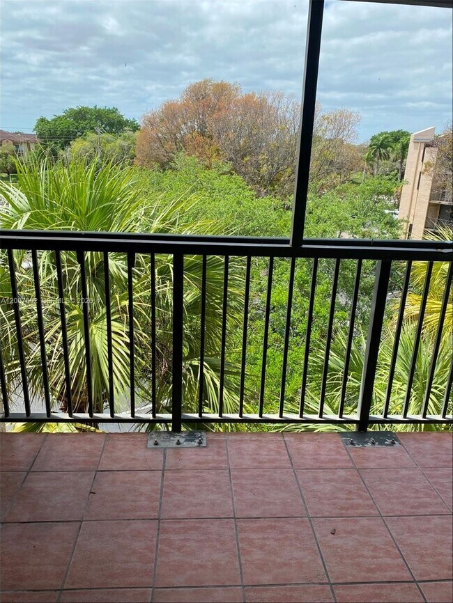 Foto del edificio - 14201 N Kendall Dr