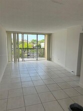 Building Photo - 8840 Fontainebleau Blvd