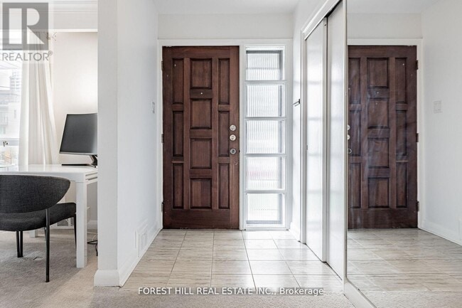 Building Photo - 11 Greenbriar Rd