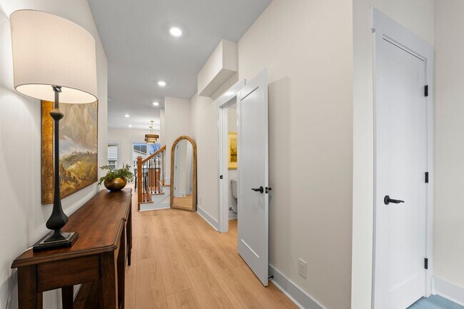 Foto del edificio - LUXURY Townhome in Winchester....