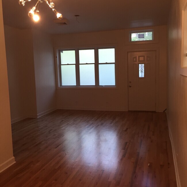 Foto del edificio - 1526 N Artesian Ave