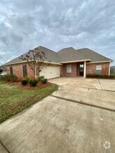 Building Photo - 136 Rhodes Ln