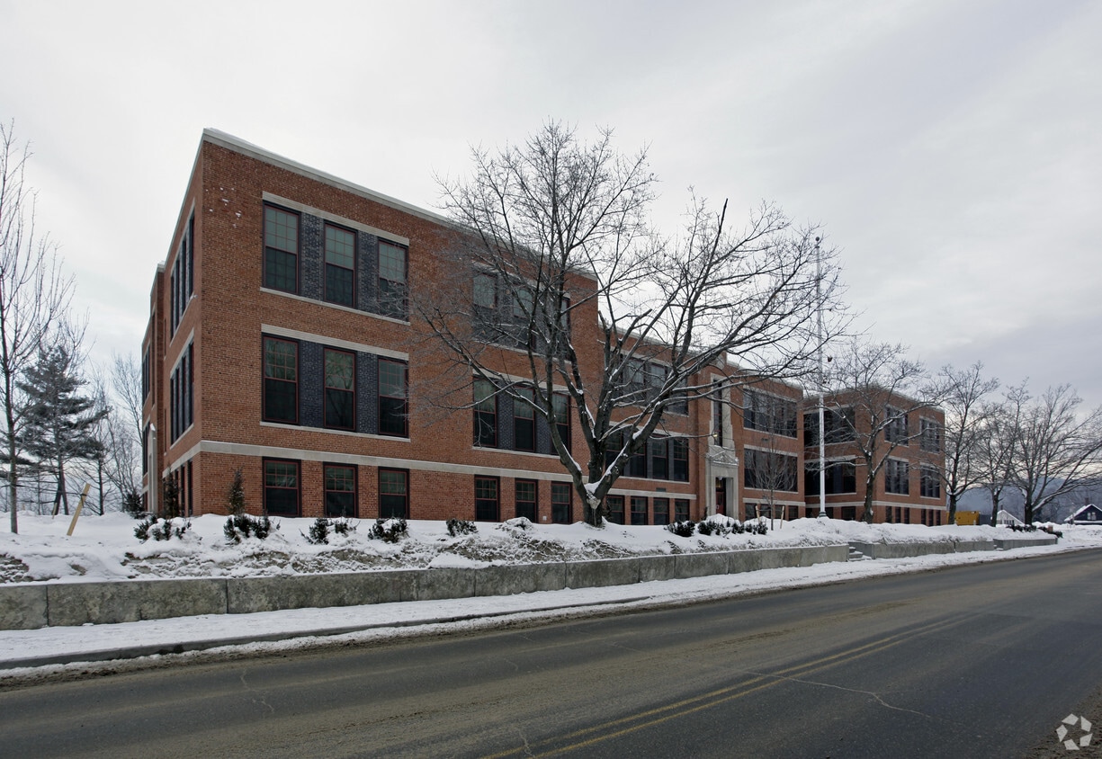 Primary Photo - School Street Residences