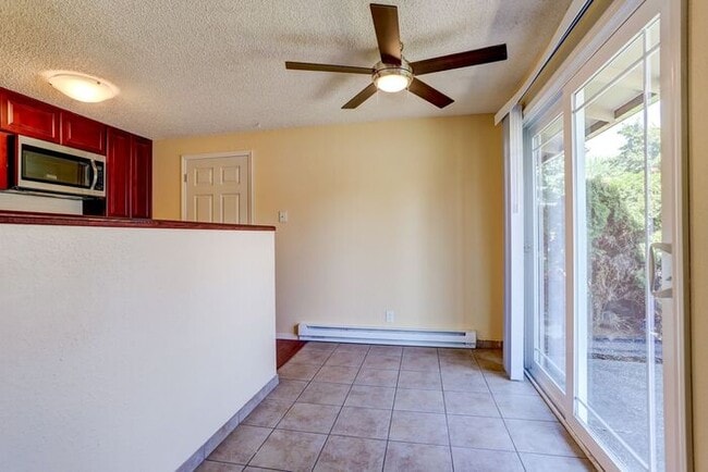Foto del edificio - Remodeled Spacious 2 Bed 1 Bath In Quiet Community