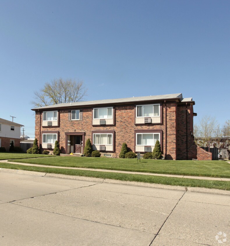 Building Photo - 4835-4839 Briarwood Ave