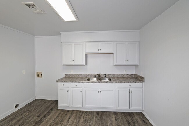 Foto del edificio - 3703 S Monroe St