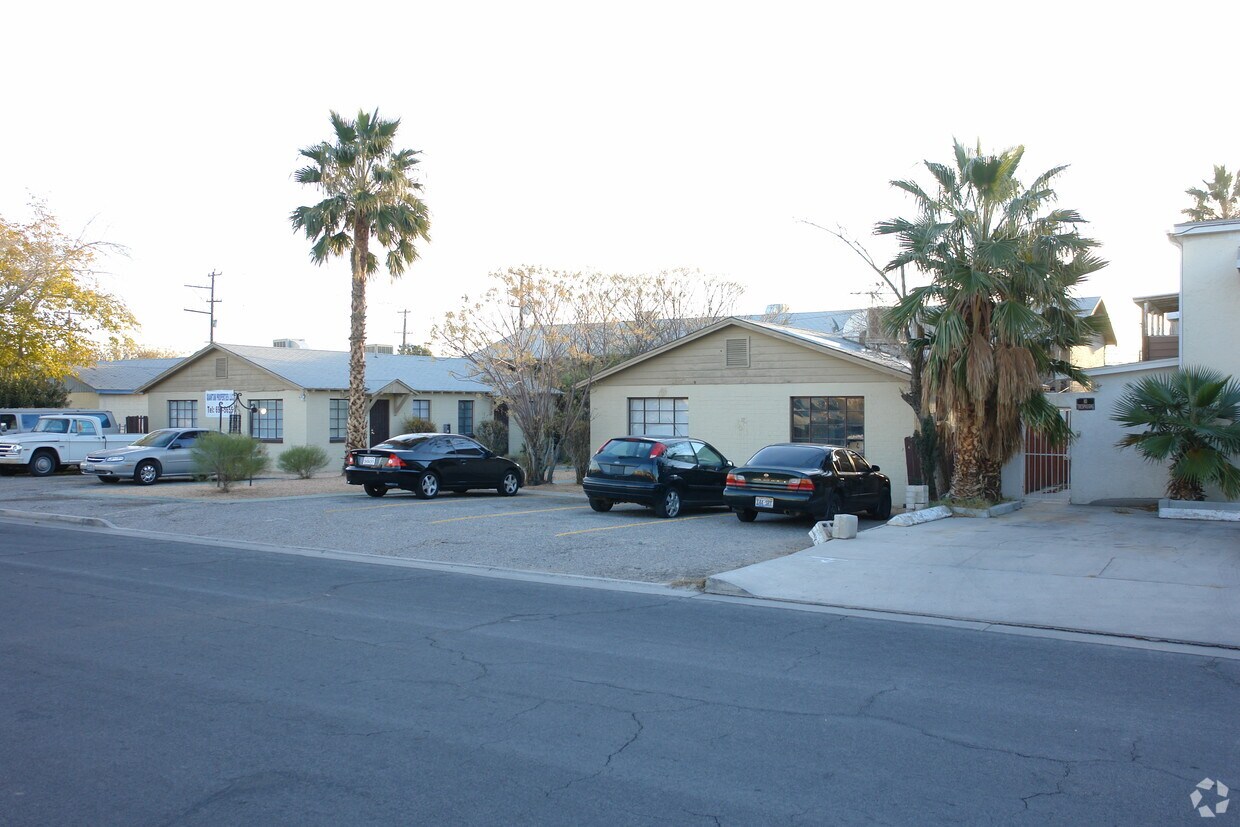Primary Photo - Plaza Apartments