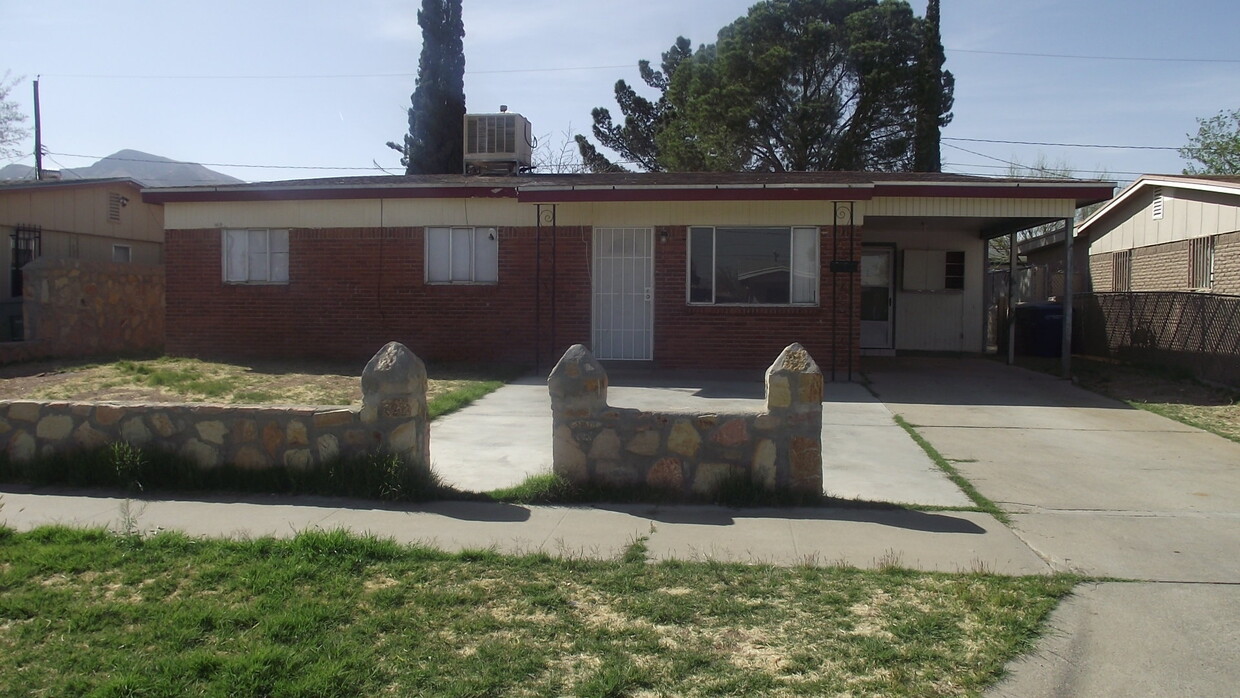 Foto principal - Northeast El Paso 3 Bed/2Bath