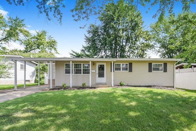 Building Photo - 2325 Flamingo Dr