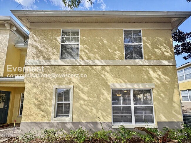 Building Photo - 3 Bed, 2.5 Bath Townhome in Gated Community / Pet-Friendly / Vouchers Accepted / Available Now!