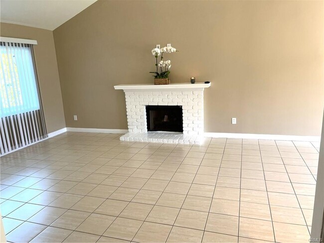 Foto del edificio - 7208 Enfield Ave