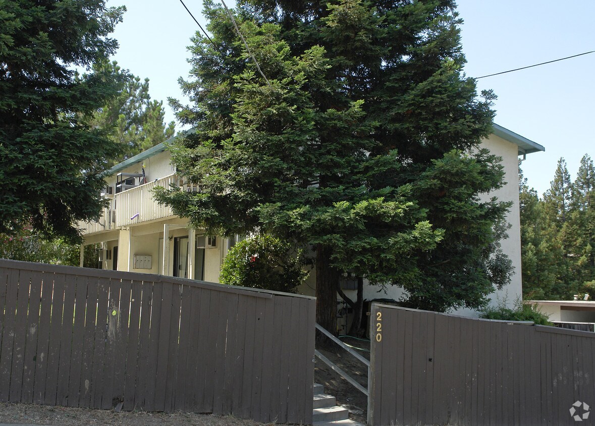Building Photo - 220 Arana Dr