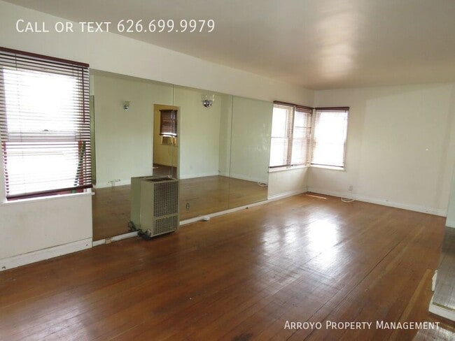 Building Photo - 207 S Primrose Ave