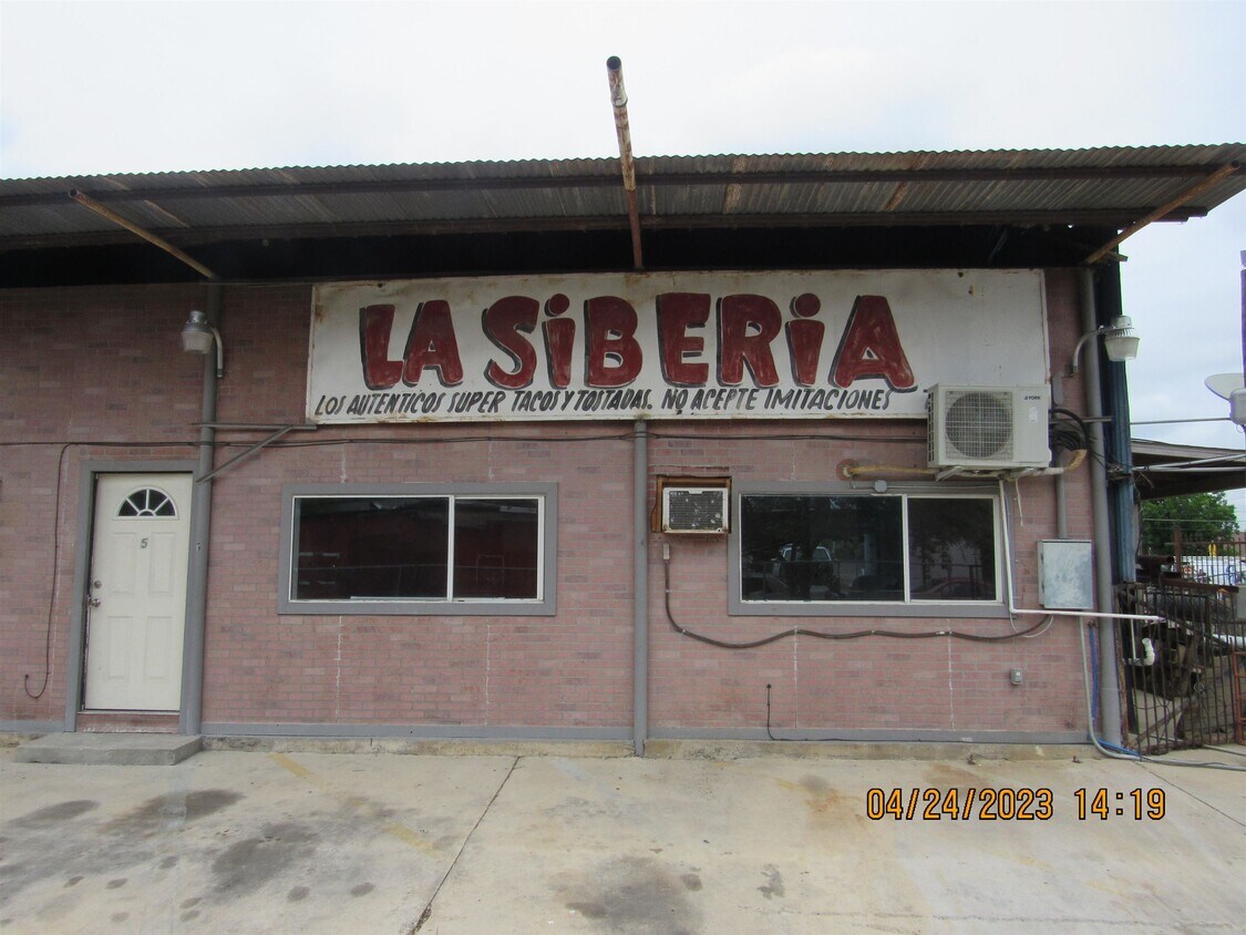 Primary Photo - 1217 S Zapata Hwy