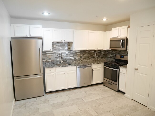 Foto del edificio - Move in Ready Townhouse!